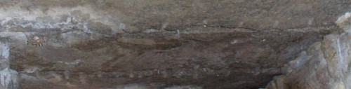 Quarry marks in the ceiling slabs of the granite room