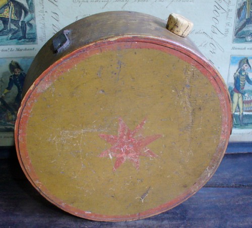 8-Sided Star on back of canteen